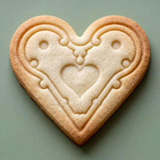 Festa Junina coracao heart shaped sugar cookie hero